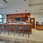 甘贝特茉莉花海滩酒店 居姆贝特